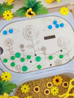 Insert en bois champ de tournesols pour bac sensoriel, avec jetons fleurs à placer dans l'encoche