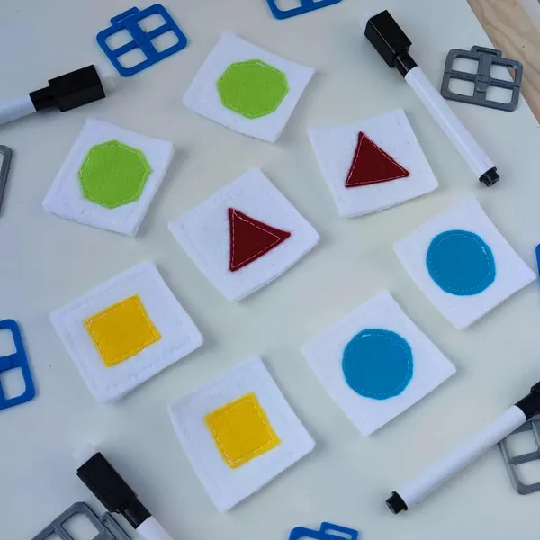 Cartes Montessori en feutrine avec formes géométriques colorées pour apprentissage sensoriel