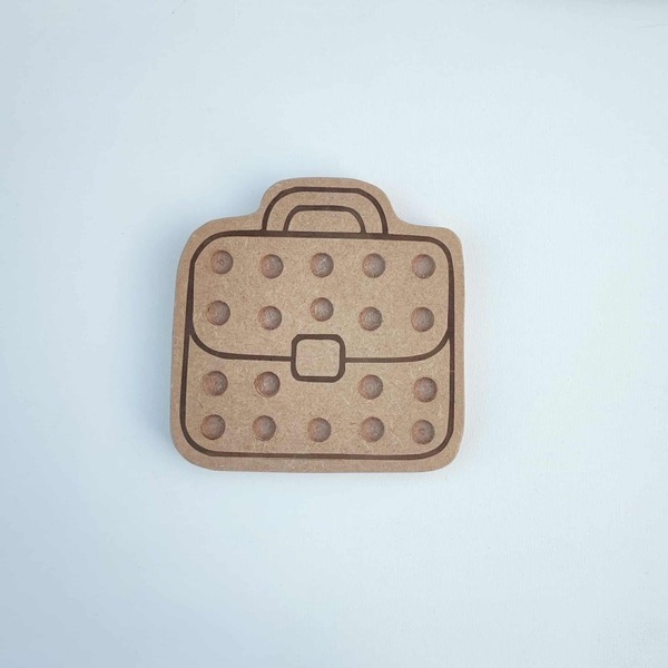 Plateau en bois en forme de cartable pour activités de motricité fine Montessori