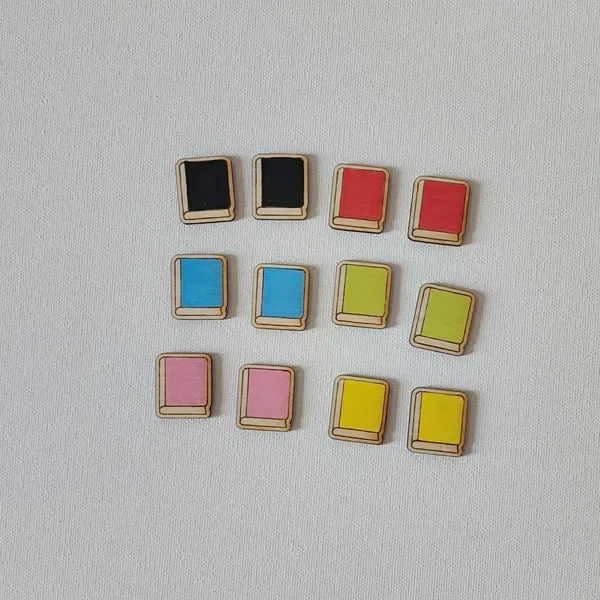 Jetons en bois en forme de livres colorés pour activités éducatives et jeux d’apprentissage sensoriel