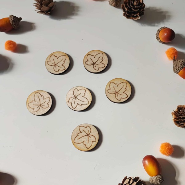 Jetons en bois gravés de feuilles d’automne pour jeux éducatifs et ateliers sensoriels Montessori