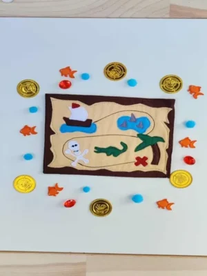 Carte pirate sensorielle en feutrine – chasse au trésor pour enfants