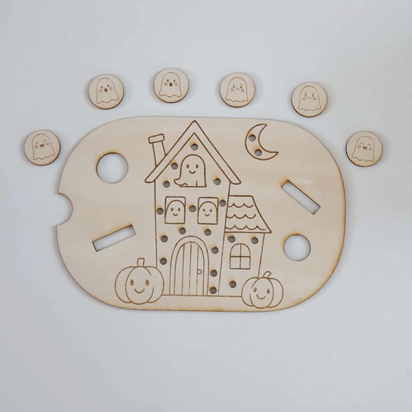 Plaque en bois maison hantée avec jetons fantômes pour activité Halloween Montessori