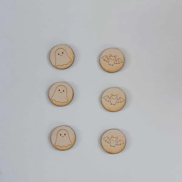 Jetons en bois gravés fantômes et chauves-souris pour activités éducatives d’Halloween
