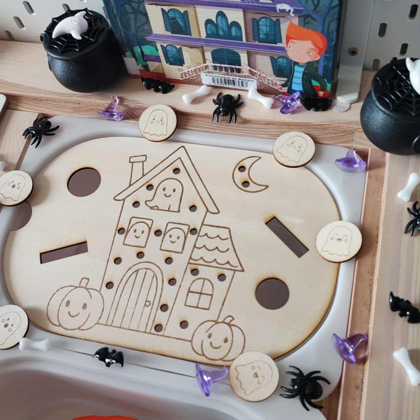 Plaque d’activité en bois maison hantée avec citrouilles et fantômes pour atelier Halloween