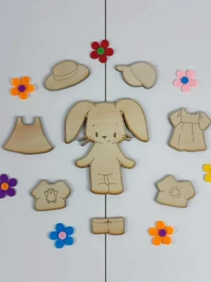Jeu éducatif en bois représentant un lapin à habiller avec différents vêtements et accessoires
