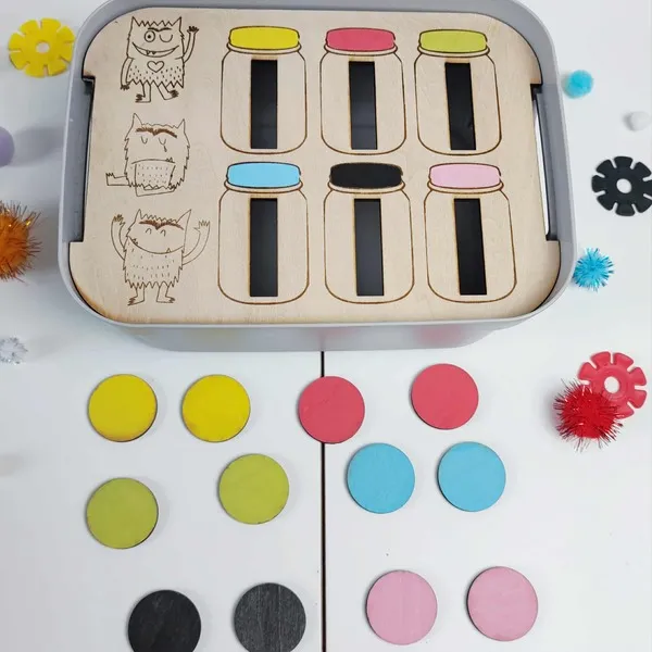 Plateau en bois éducatif du Monstre des couleurs avec jetons colorés pour apprendre les émotions