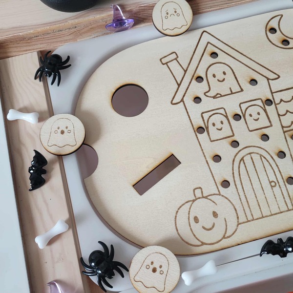 Jeu éducatif en bois maison hantée avec jetons fantômes pour activité Halloween