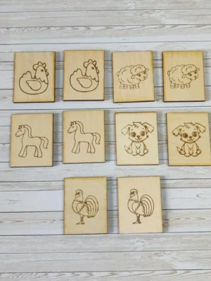 Cartes en bois gravées représentant des animaux de la ferme pour jeu de mémoire éducatif artisanal