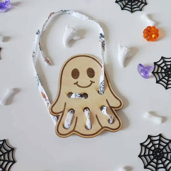 Carte à lacer en bois fantôme pour activités éducatives Halloween