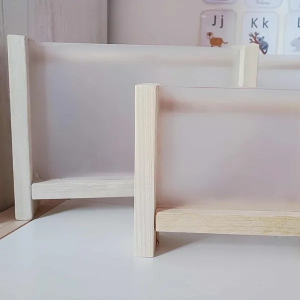 Fenêtres sensorielles en bois clair avec panneau translucide, matériel d’exploration sensorielle pour enfants