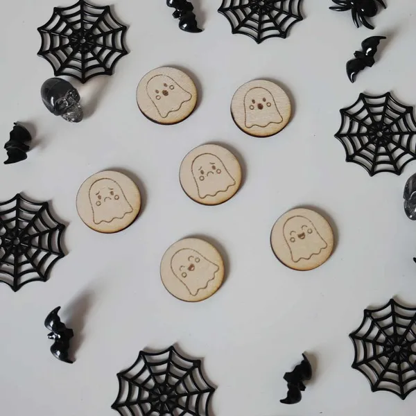 Jetons fantômes gravés en bois pour jeux éducatifs et activités d’Halloween