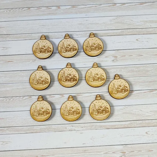 Boules de Noël en bois gravées représentant un paysage enneigé pour jeux éducatifs et décorations artisanales