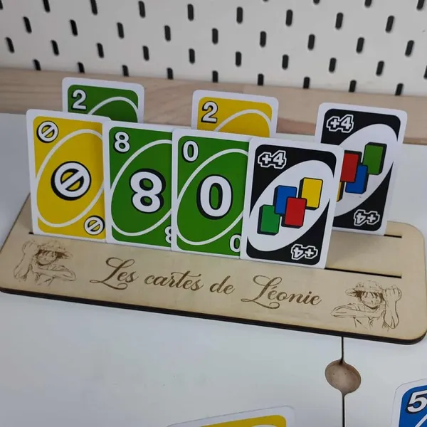 Support de cartes en bois personnalisé avec prénom, accessoire pratique pour jeux de société