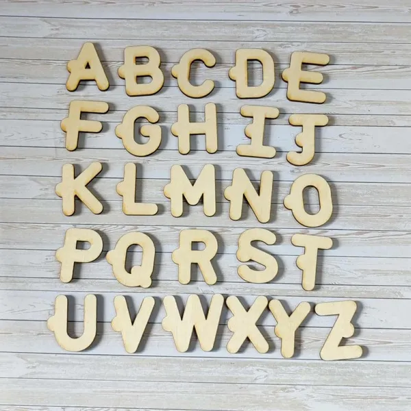 Alphabet complet en bois naturel découpé pour activités Montessori et apprentissage des lettres