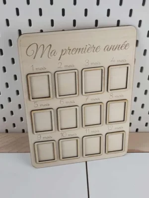 Cadre en bois “Ma première année” avec emplacements pour 12 photos souvenirs mensuelles de bébé
