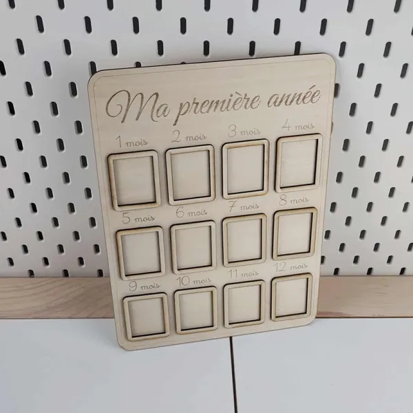 Cadre en bois “Ma première année” avec emplacements pour 12 photos souvenirs mensuelles de bébé