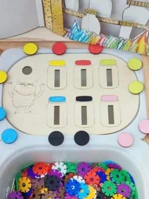 Insert en bois Monstre des émotions avec pots de couleurs et jetons assortis pour activité sensorielle et tri des émotions