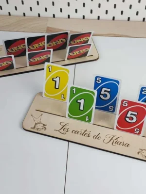 Support en bois personnalisé pour cartes de jeu, idéal pour les enfants, avec gravure “Les cartes de Kiara”