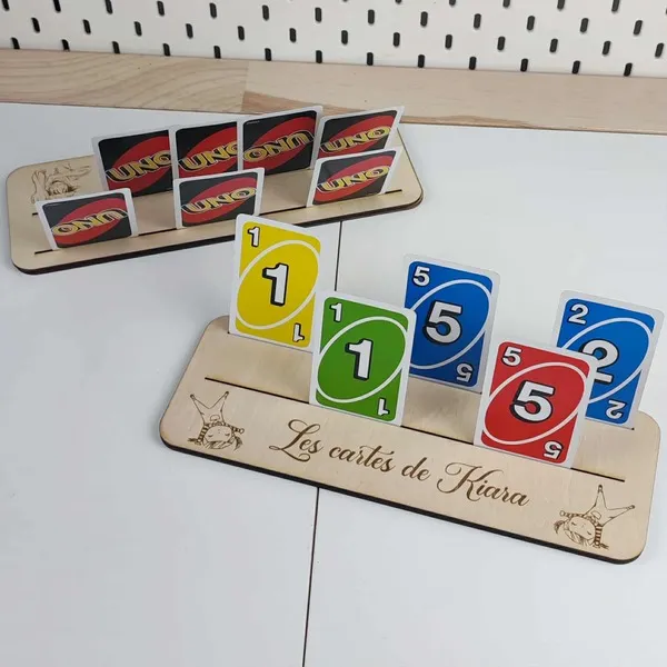 Support en bois personnalisé pour cartes de jeu, idéal pour les enfants, avec gravure “Les cartes de Kiara”
