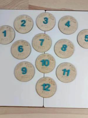 Disques en bois gravés avec les chiffres de 1 à 12 mois pour suivre l’évolution de bébé mois après mois