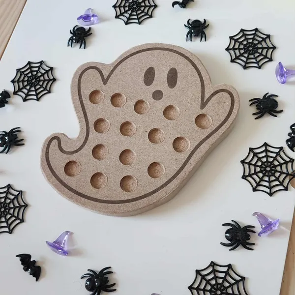 Jeu d’apprentissage en bois en forme de fantôme percé pour activité sensorielle Halloween