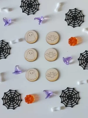 Jetons en bois fantômes et chauves-souris pour activité sensorielle Halloween Montessori