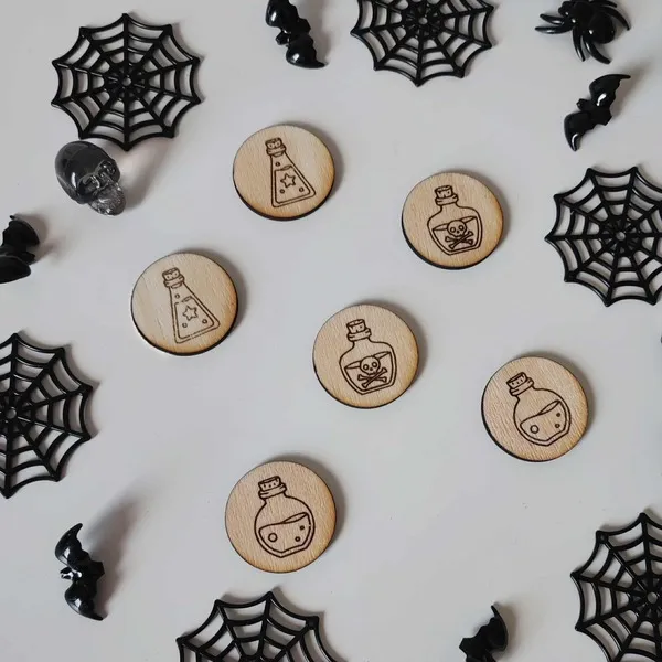 Jetons en bois gravés de fioles de potion magique pour activité d’Halloween Montessori