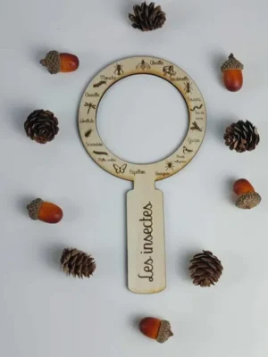 Loupe éducative en bois gravée sur le thème des insectes pour apprentissage sensoriel