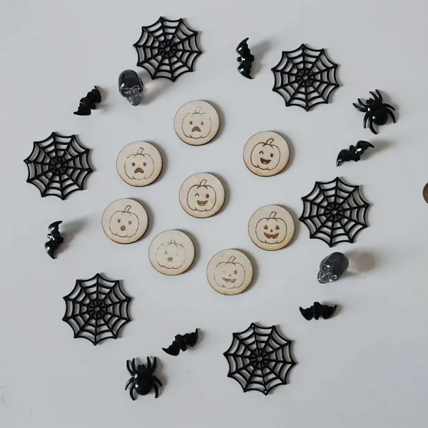 Jetons en bois citrouilles gravées pour activités sensorielles d’Halloween