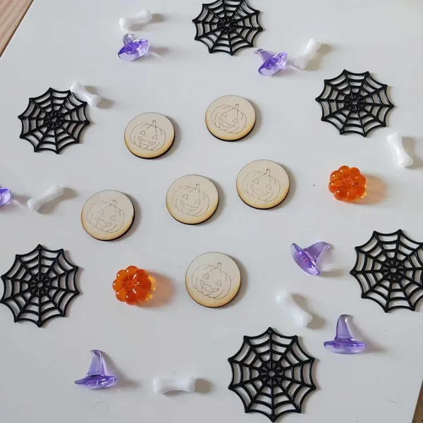 Jetons en bois citrouilles pour activités d’Halloween Montessori