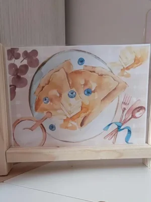 Fenêtre sensorielle en bois thème Chandeleur avec illustration de crêpes et myrtilles sur fond doux