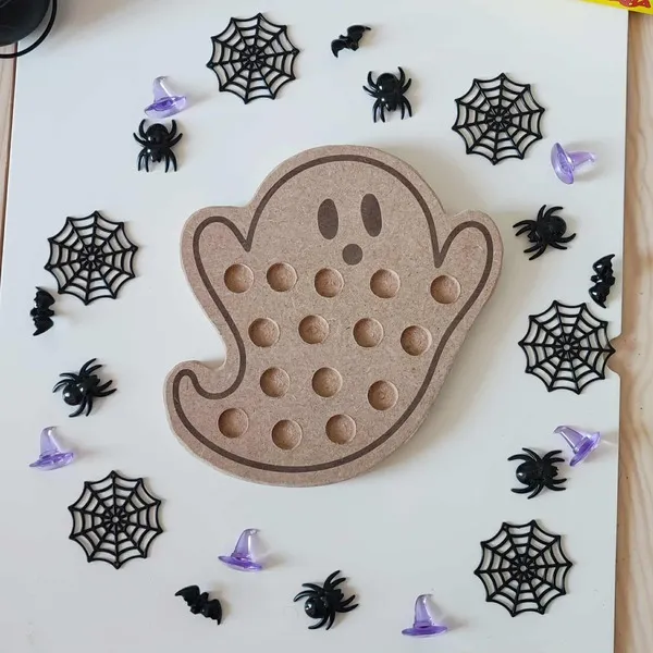 Plateau éducatif en bois en forme de fantôme pour activité de motricité fine Halloween