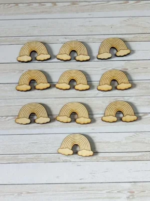 Petits arcs-en-ciel en bois gravé avec nuages, pour activités Montessori et créations artisanales