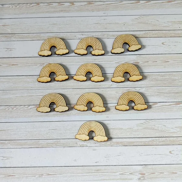 Petits arcs-en-ciel en bois gravé avec nuages, pour activités Montessori et créations artisanales