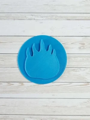 Empreinte de patte d’ours bleue imprimée en 3D, outil sensoriel pour activités Montessori et découverte des animaux sauvages