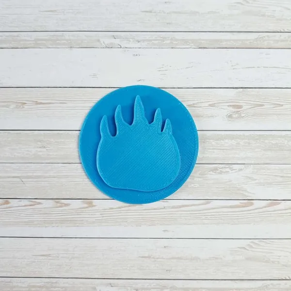 Empreinte de patte d’ours bleue imprimée en 3D, outil sensoriel pour activités Montessori et découverte des animaux sauvages