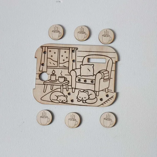 Insert en bois gravé représentant un salon d’hiver avec chats et tasses de café, jeu éducatif artisanal Montessori