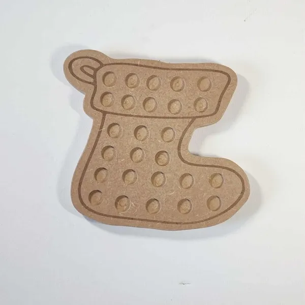 Plateau de motricité fine en bois en forme de chaussette de Noël vide, support éducatif Montessori pour activités hivernales