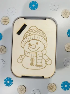 Couvercle magnétique en bois gravé d’un bonhomme de neige, accessoire décoratif pour boîte sensorielle ou activité Montessori sur le thème de l’hiver