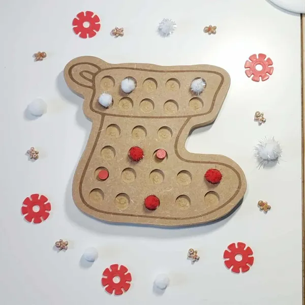 Plateau de motricité fine en bois en forme de chaussette de Noël, activité Montessori avec pompons rouges et blancs