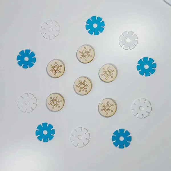 Jetons en bois gravés de flocons de neige et pièces plastifiées bleues et blanches, accessoires sensoriels pour activités Montessori d’hiver