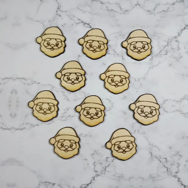 Lot de jetons en bois gravés représentant des visages de Père Noël, thème Noël