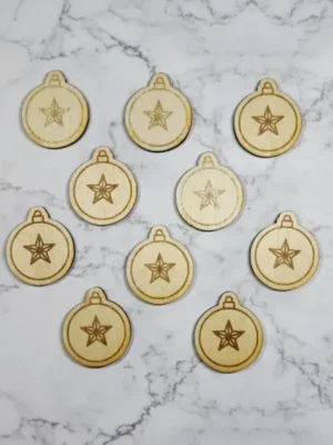 Lot de jetons en bois gravés en forme de boules de Noël avec étoile, accessoires pédagogiques thème Noël