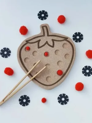 Plateau de motricité fine fraise avec pompons et pinces pour enfant