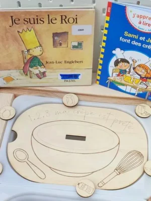 Plateau pédagogique en bois sur le thème des crêpes avec livres jeunesse, activité cuisine enfant