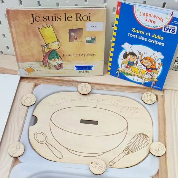 Plateau pédagogique en bois sur le thème des crêpes avec livres jeunesse, activité cuisine enfant
