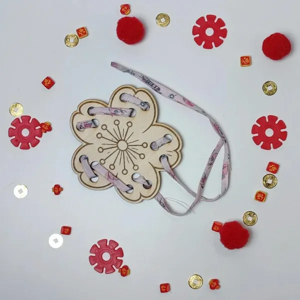 Fleur en bois à lacer pour enfant – activité de motricité fine thème Nouvel An chinois