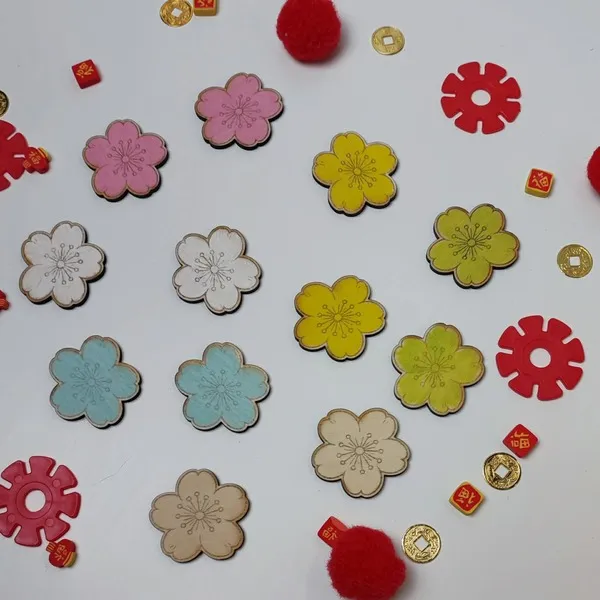 Fleurs en bois colorées pour activité de tri et motricité fine enfant – thème Nouvel An chinois