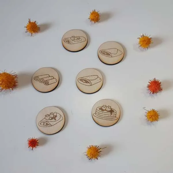 Jetons en bois Chandeleur avec illustrations de crêpes roulées et crêpes empilées